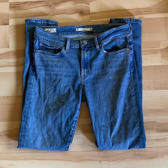 711 Levi’s Skinny Jeans - Picture 6 of 16